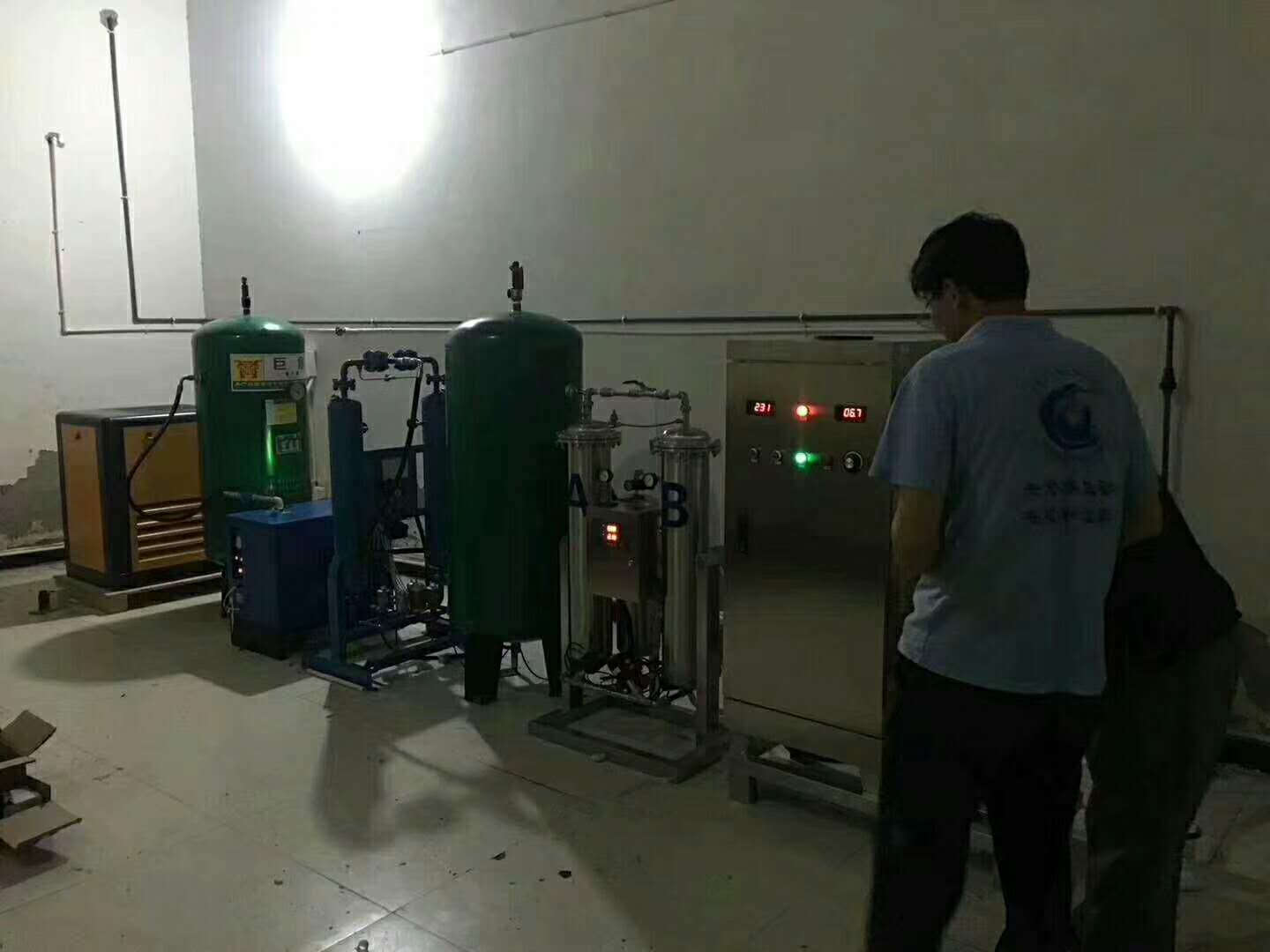 200克氧氣源臭氧發(fā)生器海洋館安裝現場(chǎng)3.jpg